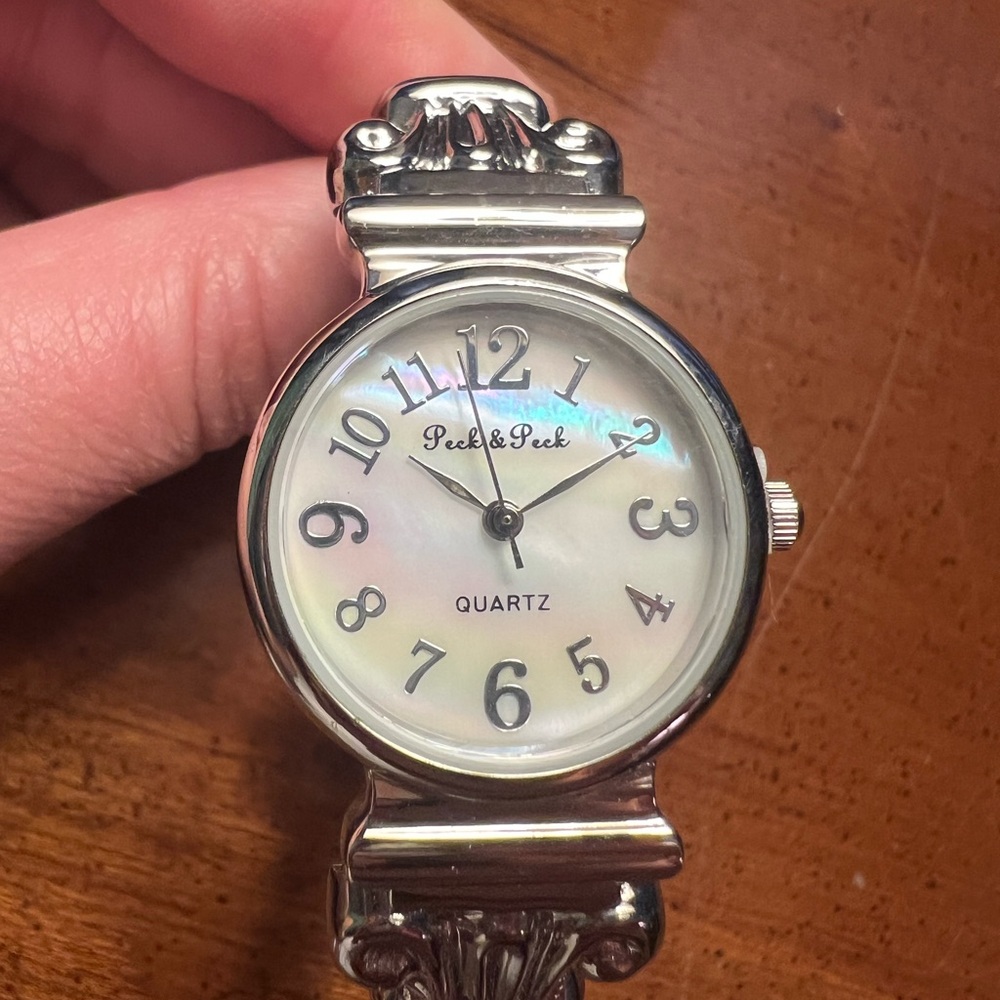 Peck & Peck silver toned quartz watch - Picture 5 of 6
